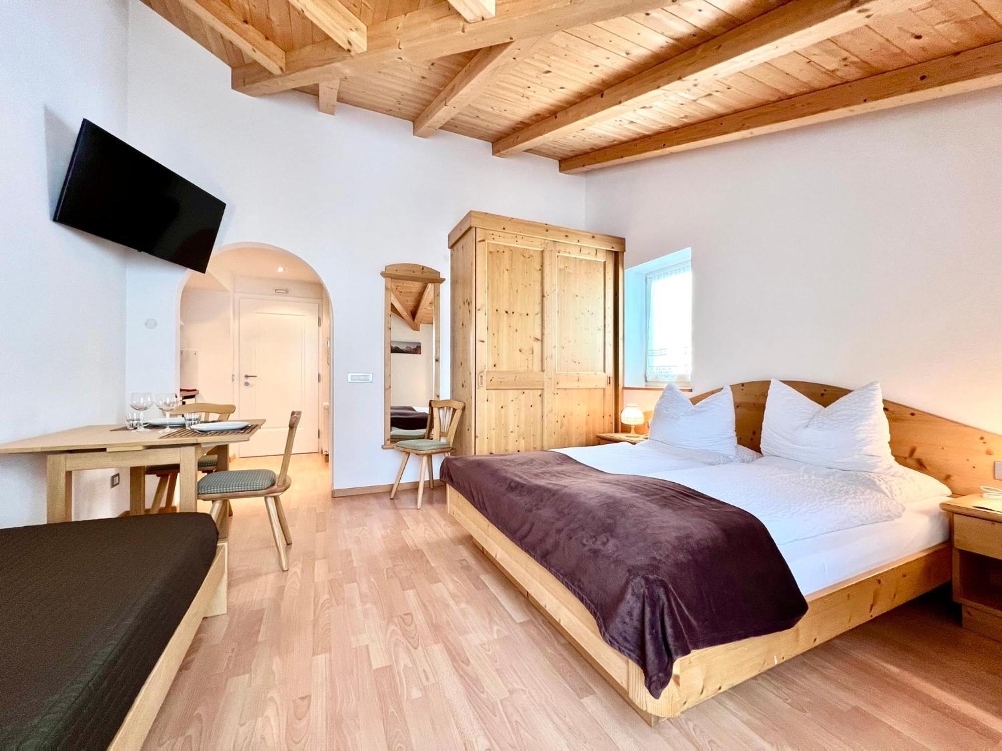 Enjoy Dolomites - Chalet Appartement Santa Cristina Val Gardena Kamer foto